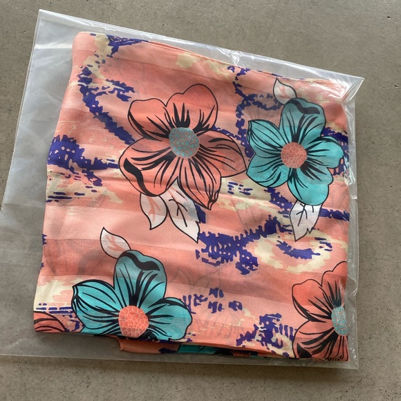 Japanese Silk Pink and Blue Flower Pattern Scarf 
Made in Japan
170cm x 45cm - Picture 7 of 7